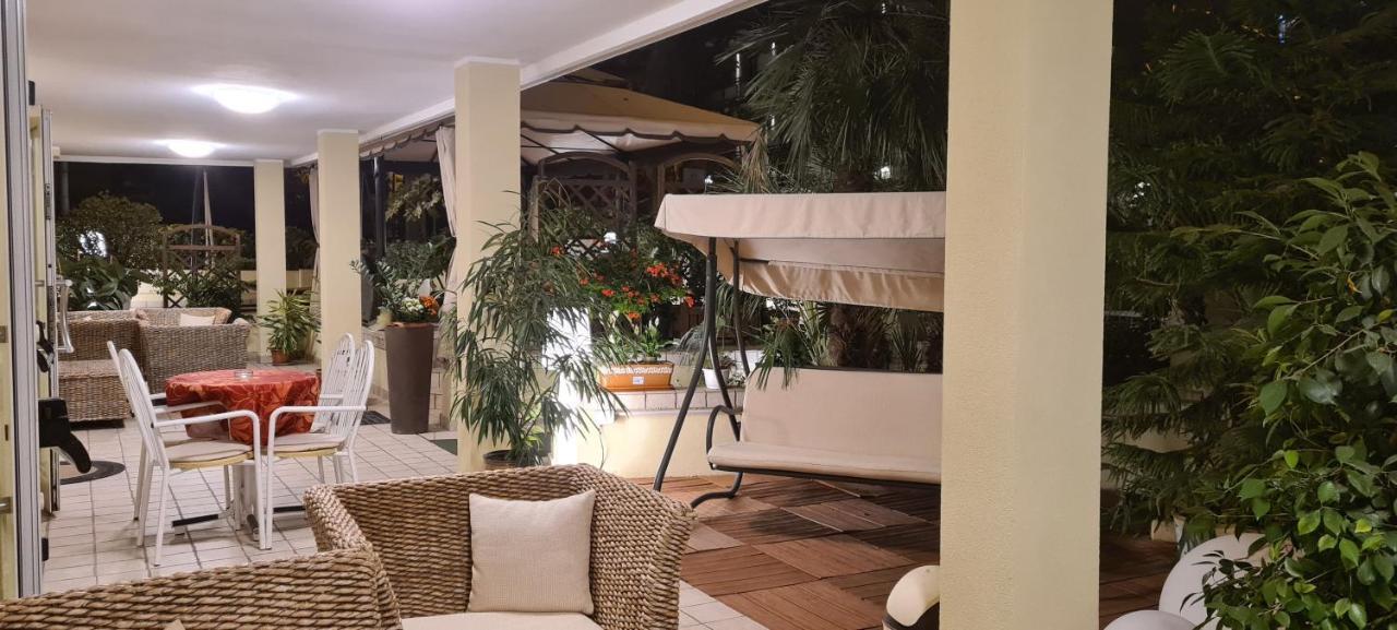 Hotel Beppe Rimini Eksteriør bilde
