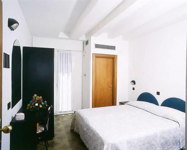 Hotel Beppe Rimini Eksteriør bilde